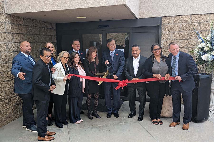 photo of ribbon cutting ceremony