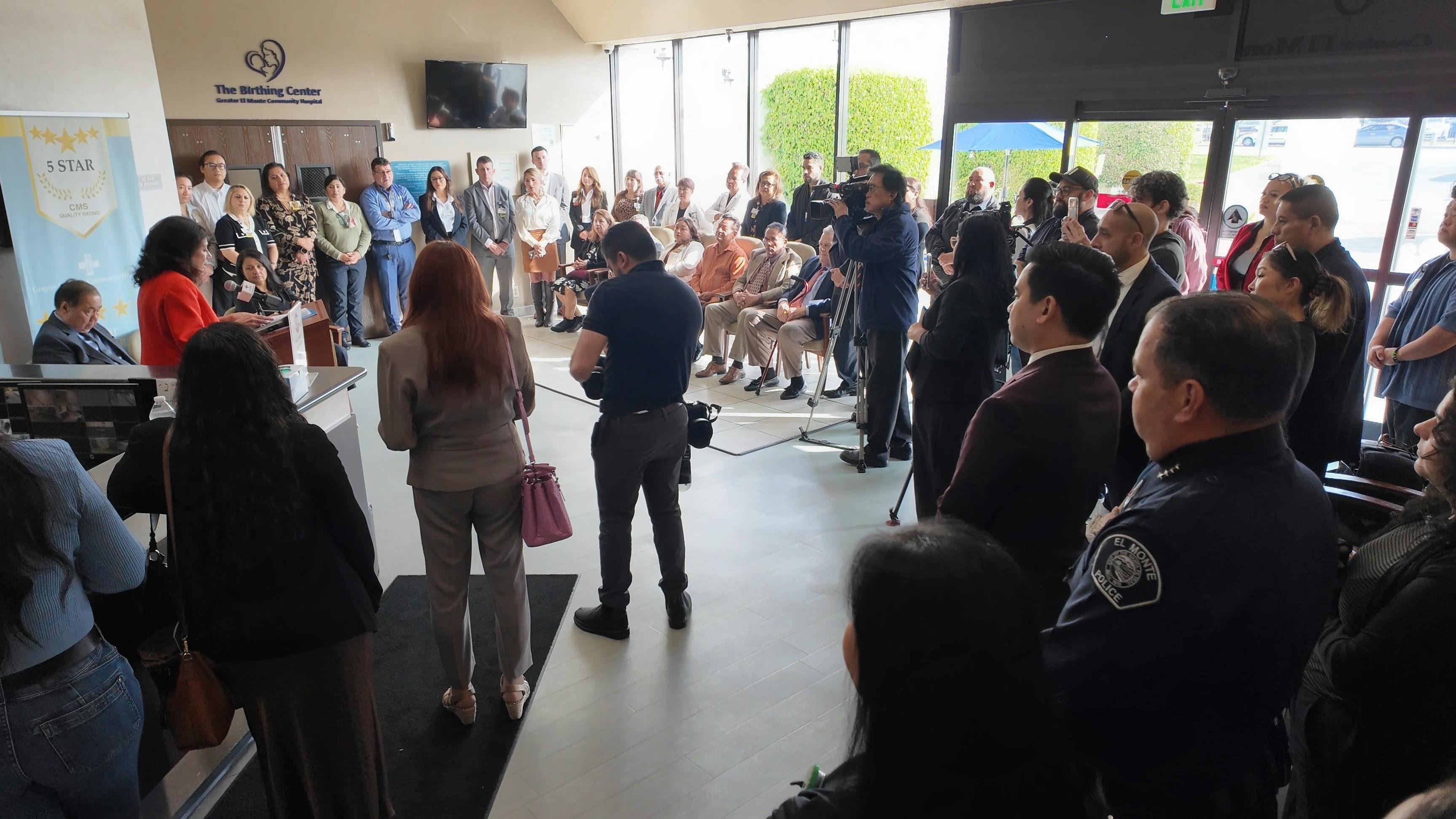 photo of hospital receiving check for 1 million