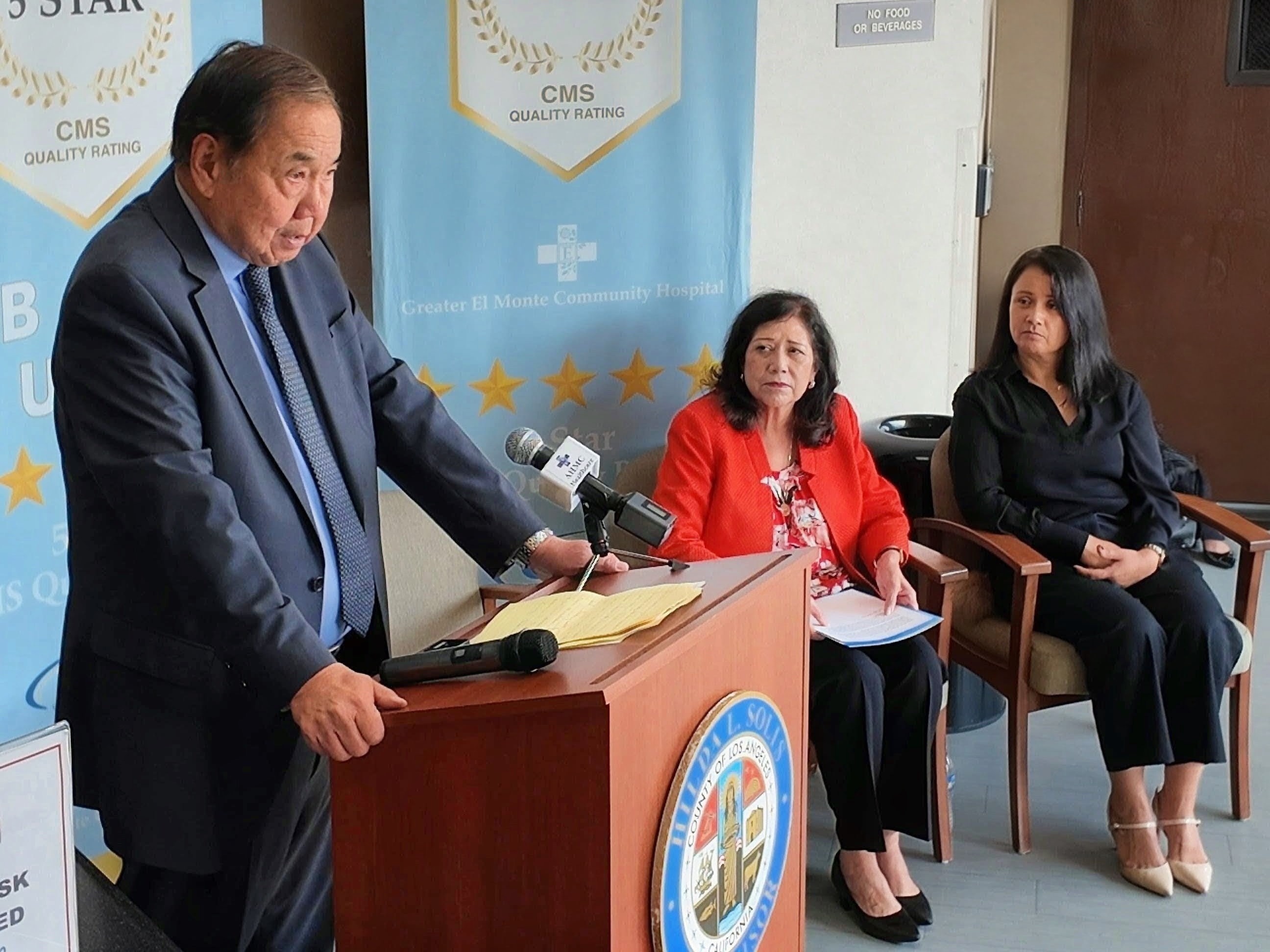 photo of hospital receiving check for 1 million